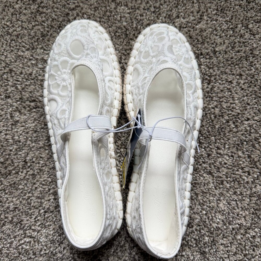 Celia Floral Lace Mary Jane Espadrille Flat with Memory Foam - Universal Thread - Picture 6 of 8